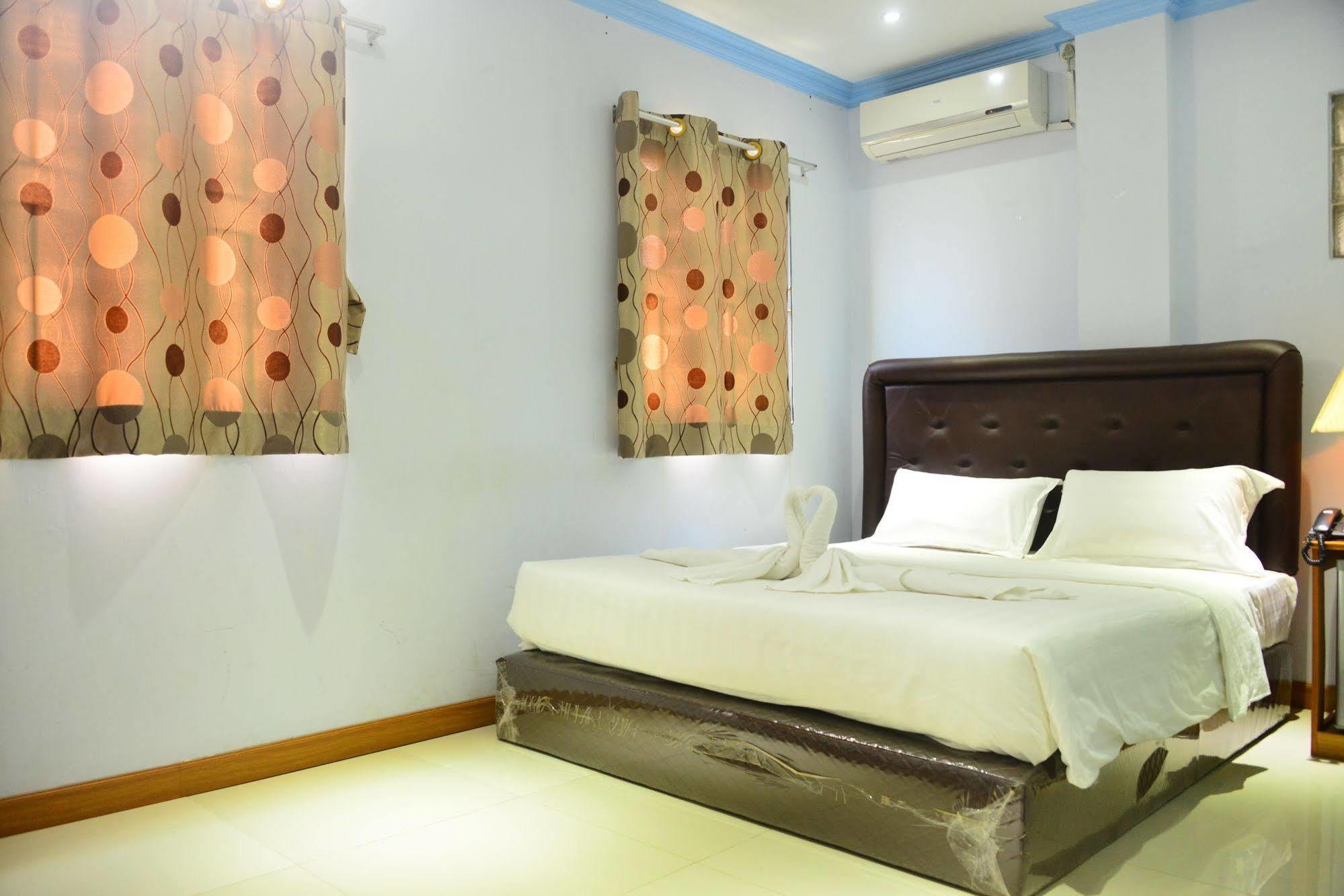 Woodland Hotel Yangon Exterior foto