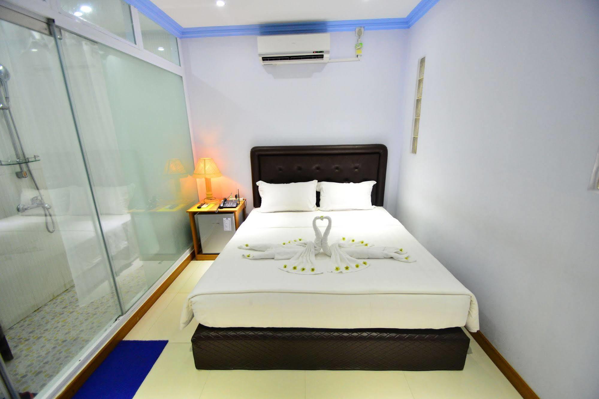 Woodland Hotel Yangon Exterior foto